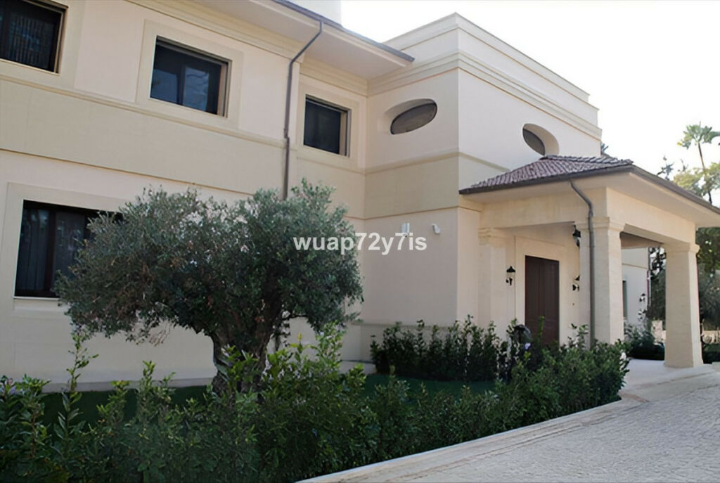 Detached Villa Marbella Málaga - image 17