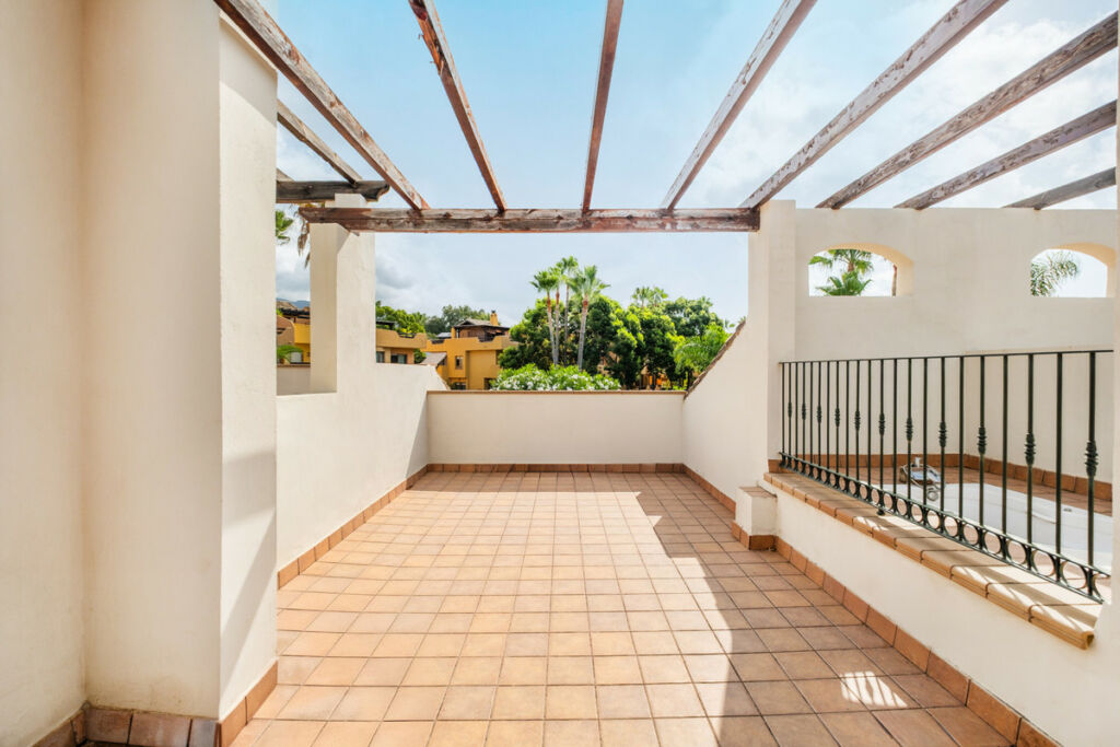 Townhouse Nagüeles Málaga - image 17