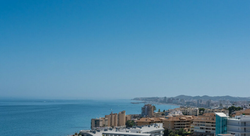 Middle Floor Apartment Fuengirola Málaga - image 16