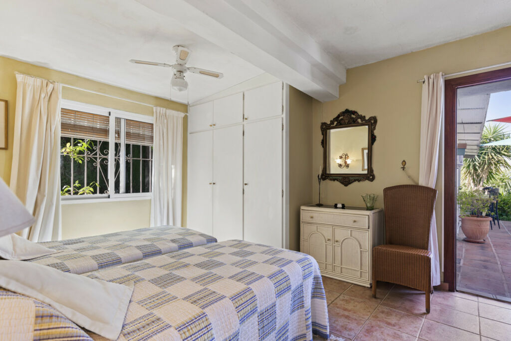 Detached Villa Valle del Sol Málaga - image 18