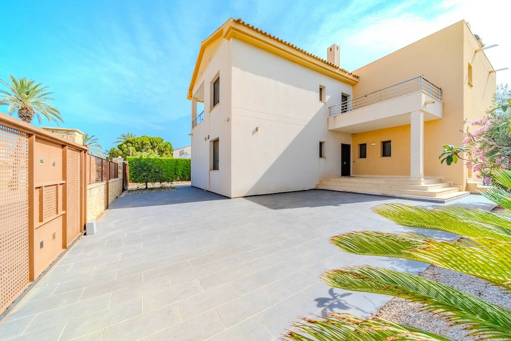 Detached Villa Cabo Roig Alicante - image 17