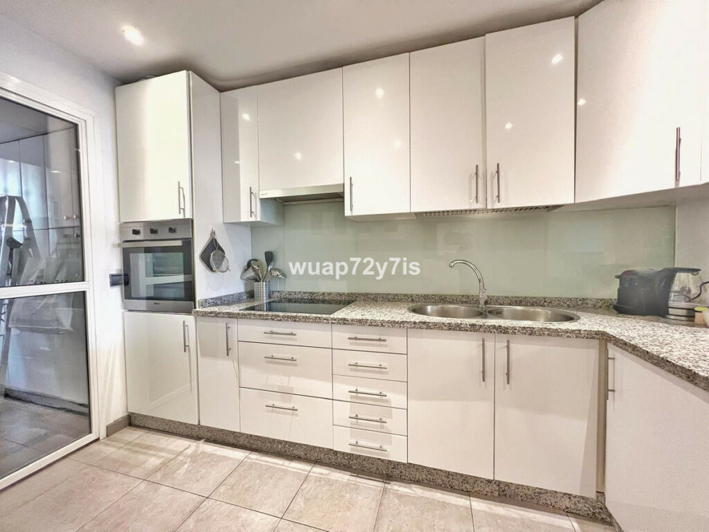 Middle Floor Apartment Estepona Málaga - image 17
