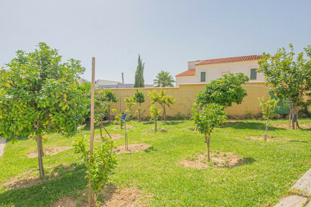 Detached Villa Pueblo Nuevo de Guadiaro Cádiz - image 16