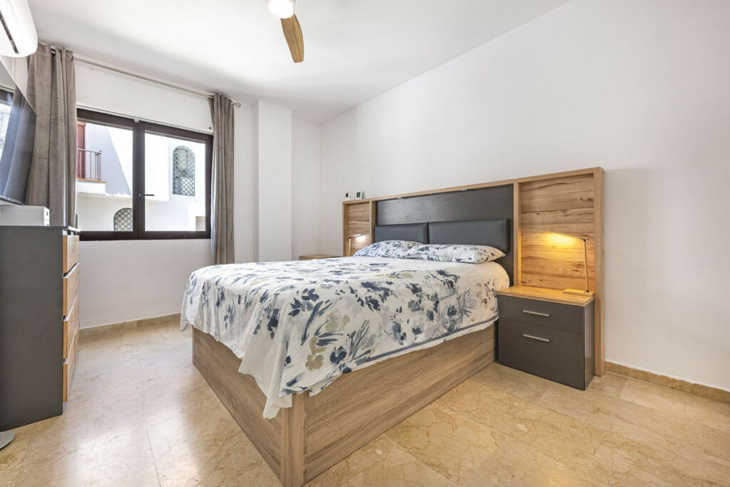 Middle Floor Apartment The Golden Mile Málaga - image 17