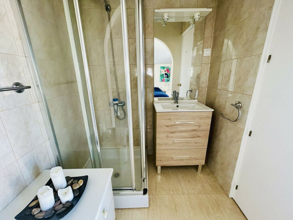 Townhouse La Duquesa Málaga - image 17
