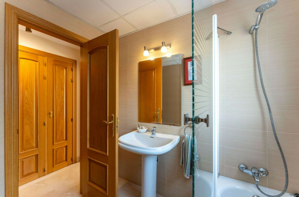 Detached Villa Cerros del Aguila Málaga - image 17
