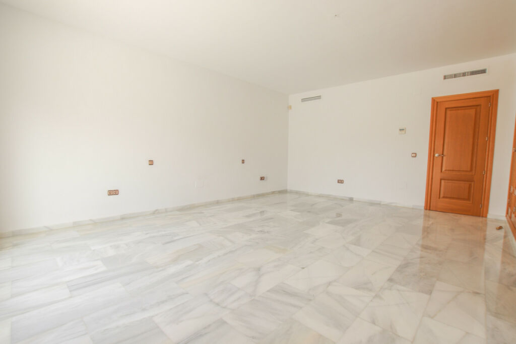 Detached Villa El Rosario Málaga - image 17