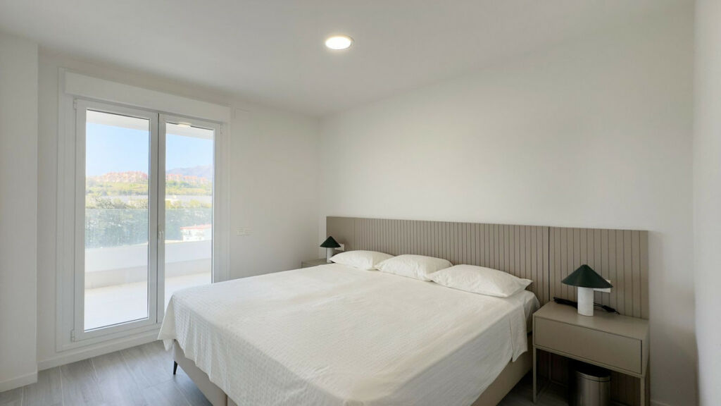Top Floor Apartment Nueva Andalucía Málaga - image 17