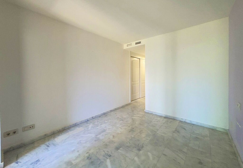 Ground Floor Apartment La Alcaidesa Cádiz - image 17