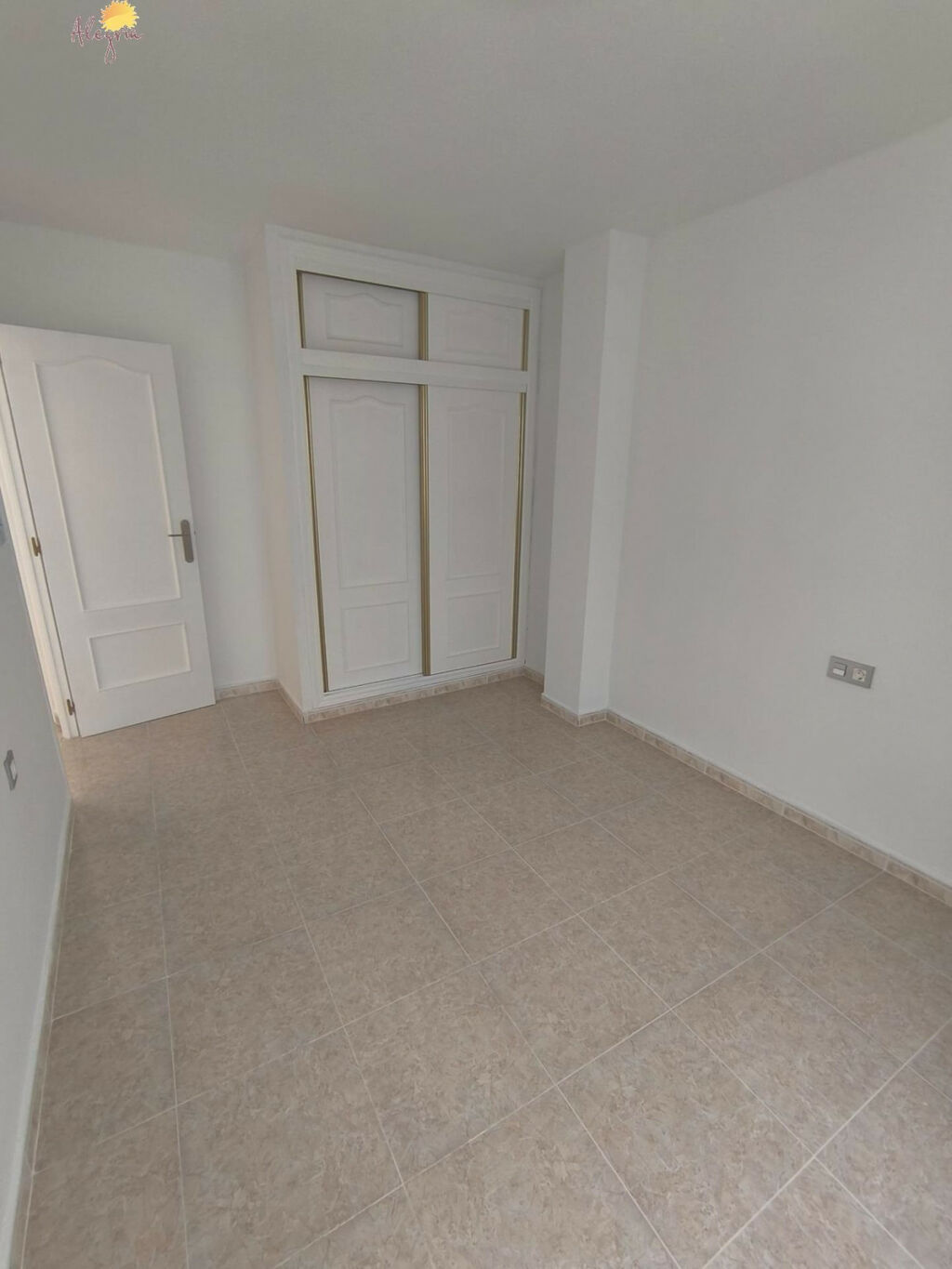 Middle Floor Apartment Torrevieja Alicante - image 17