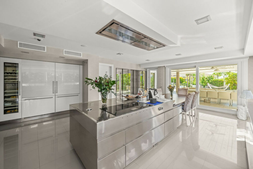 Detached Villa Bahía de Marbella Málaga - image 17