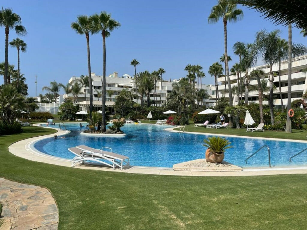 Middle Floor Apartment Puerto Banús Málaga - image 17