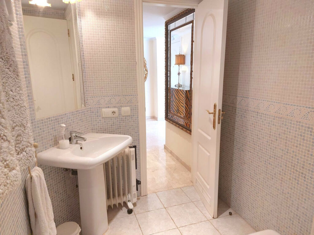 Penthouse Elviria Málaga - image 17