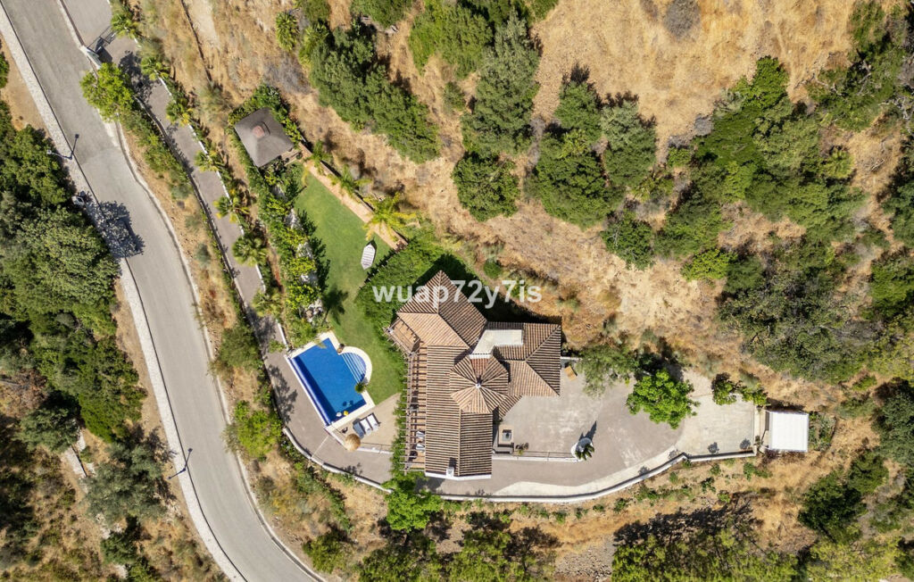 Detached Villa Benahavís Málaga - image 17