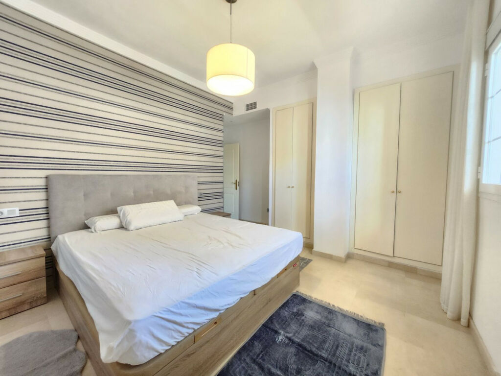 Middle Floor Apartment Nueva Andalucía Málaga - image 17