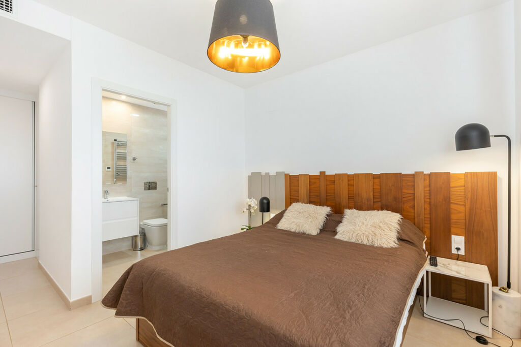 Middle Floor Apartment Villamartin Alicante - image 17
