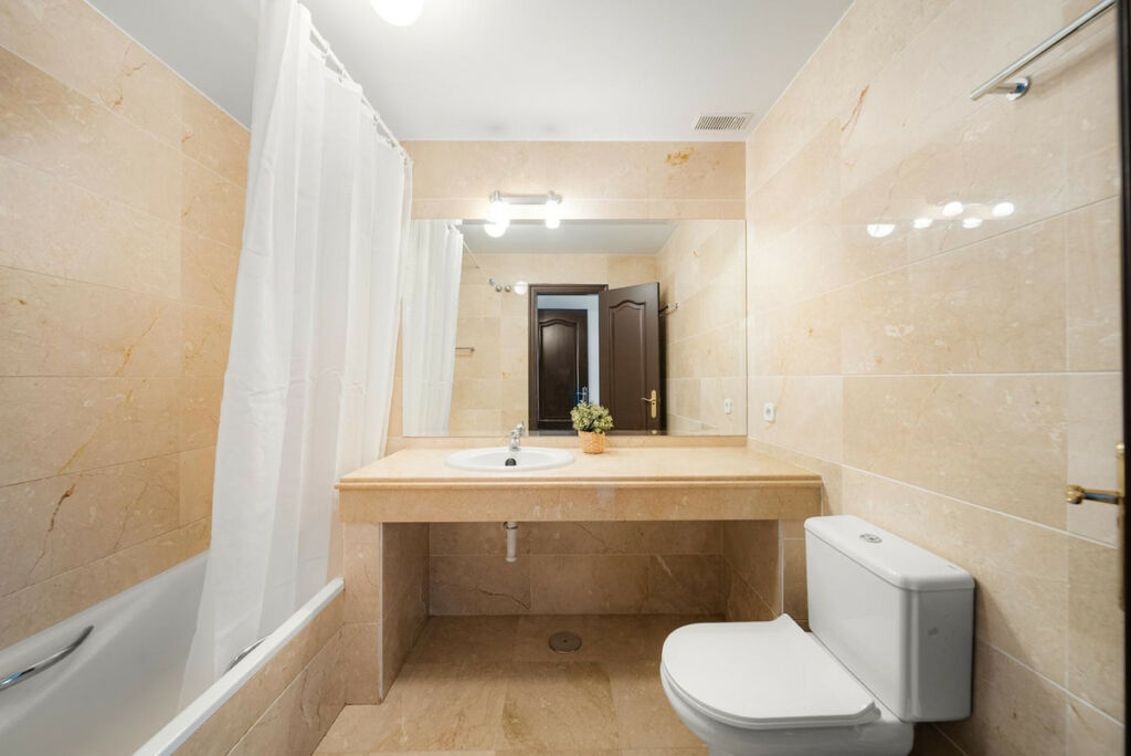 Middle Floor Apartment Nueva Andalucía Málaga - image 17