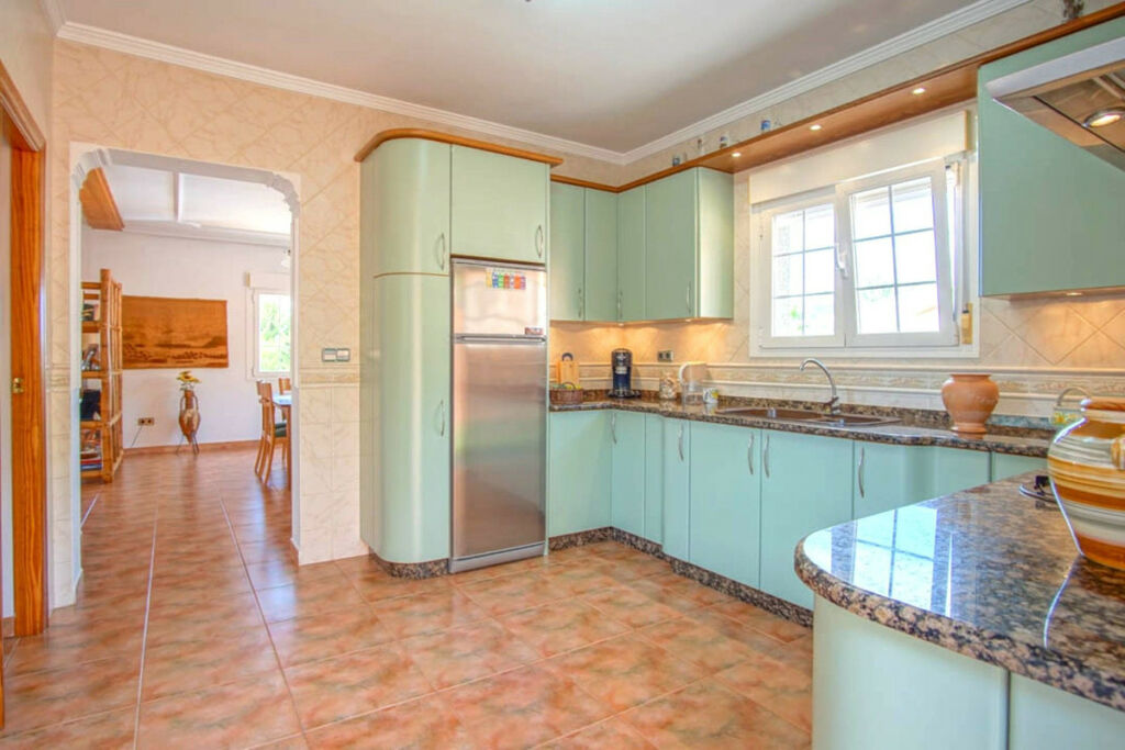Detached Villa Los Pinos Alicante - image 17