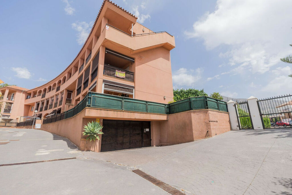 Middle Floor Apartment Benalmadena Málaga - image 17