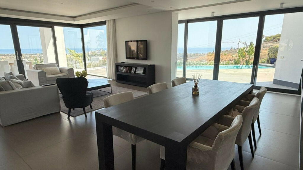 Detached Villa El Paraiso Málaga - image 17