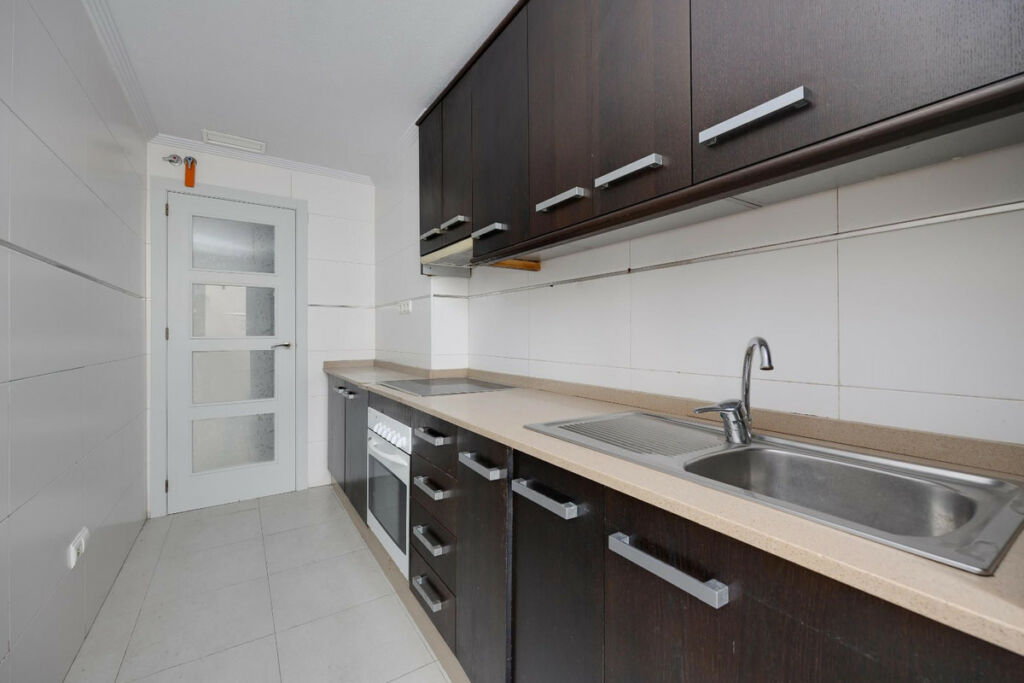 Middle Floor Apartment Torrevieja Alicante - image 17
