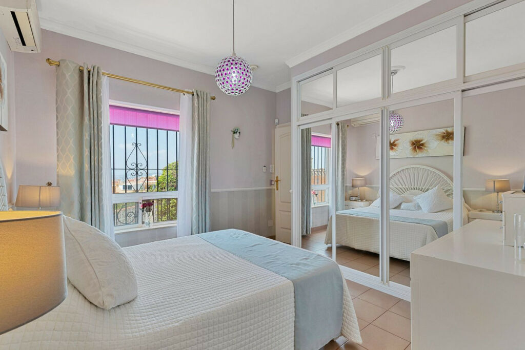 Detached Villa Fuengirola Málaga - image 17