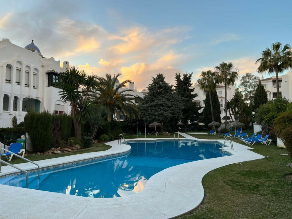 Middle Floor Apartment Calahonda Málaga - image 8