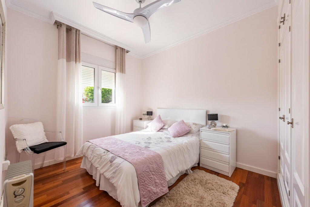 Detached Villa Sierrezuela Málaga - image 18