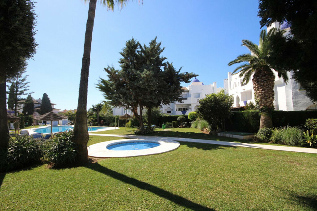 Middle Floor Apartment Calahonda Málaga - image 19