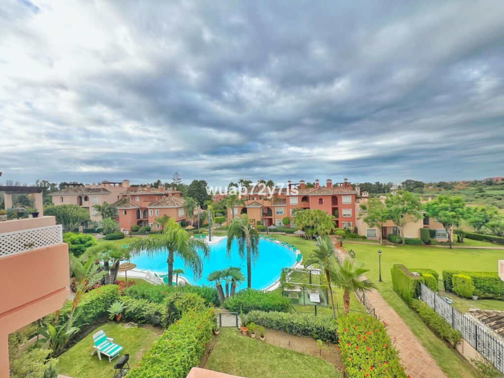 Middle Floor Apartment Estepona Málaga - image 18