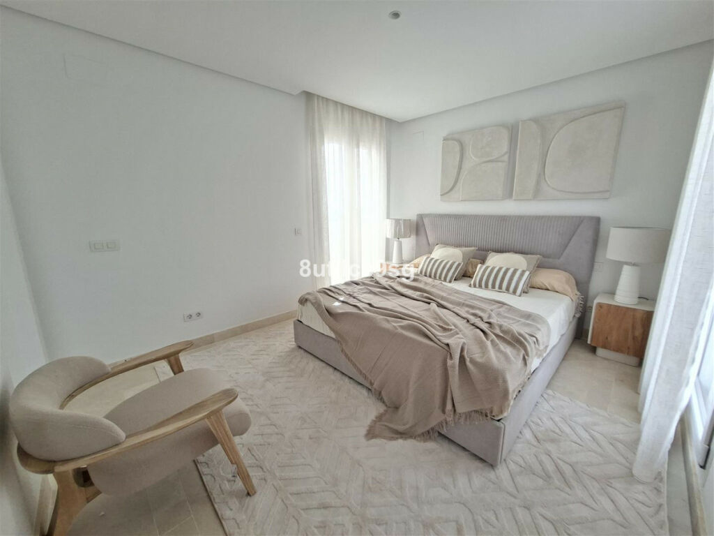 Middle Floor Apartment Aloha Málaga - image 17