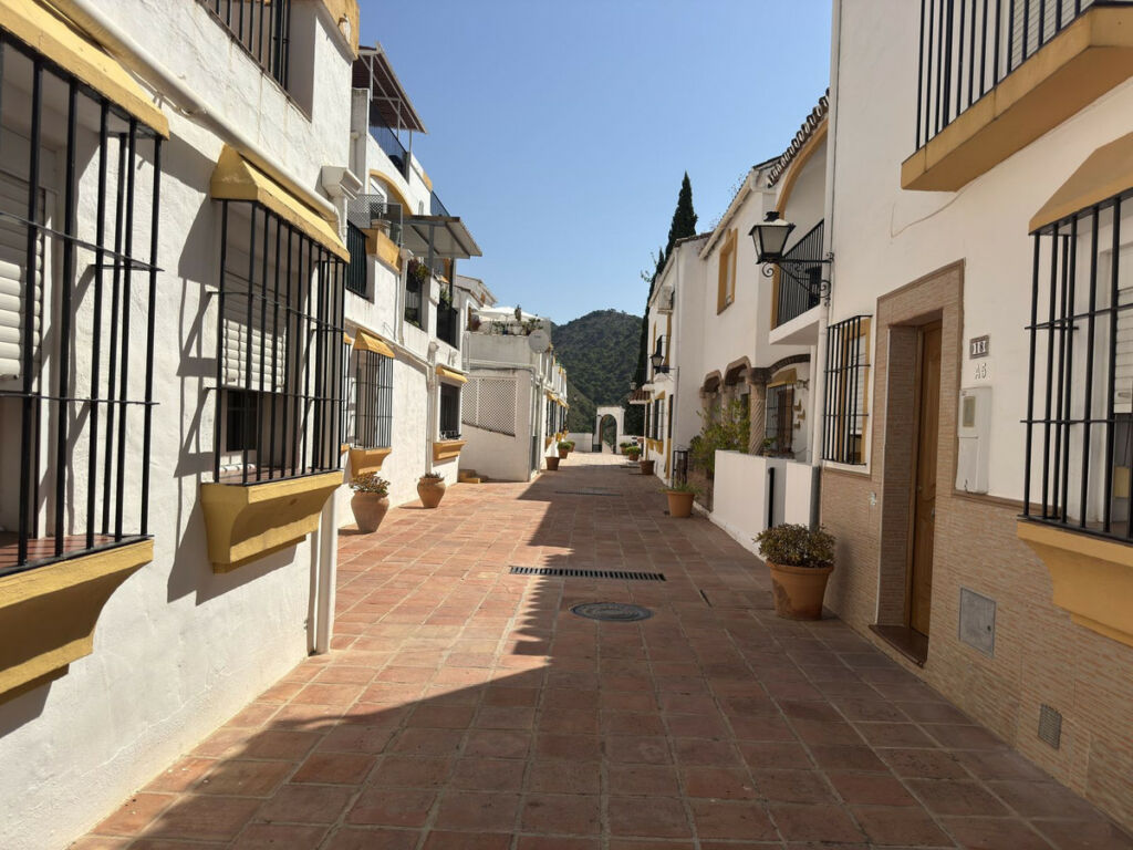 Ground Floor Apartment Benahavís Málaga - image 18