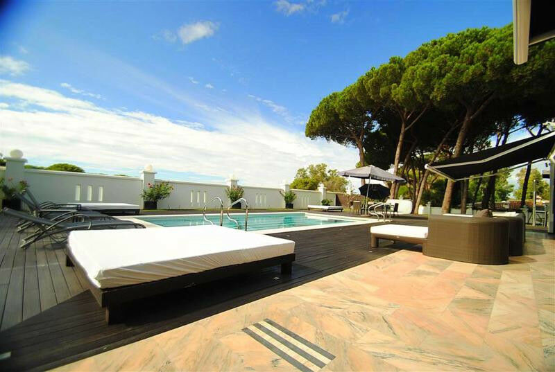 Detached Villa Cabopino Málaga - image 17