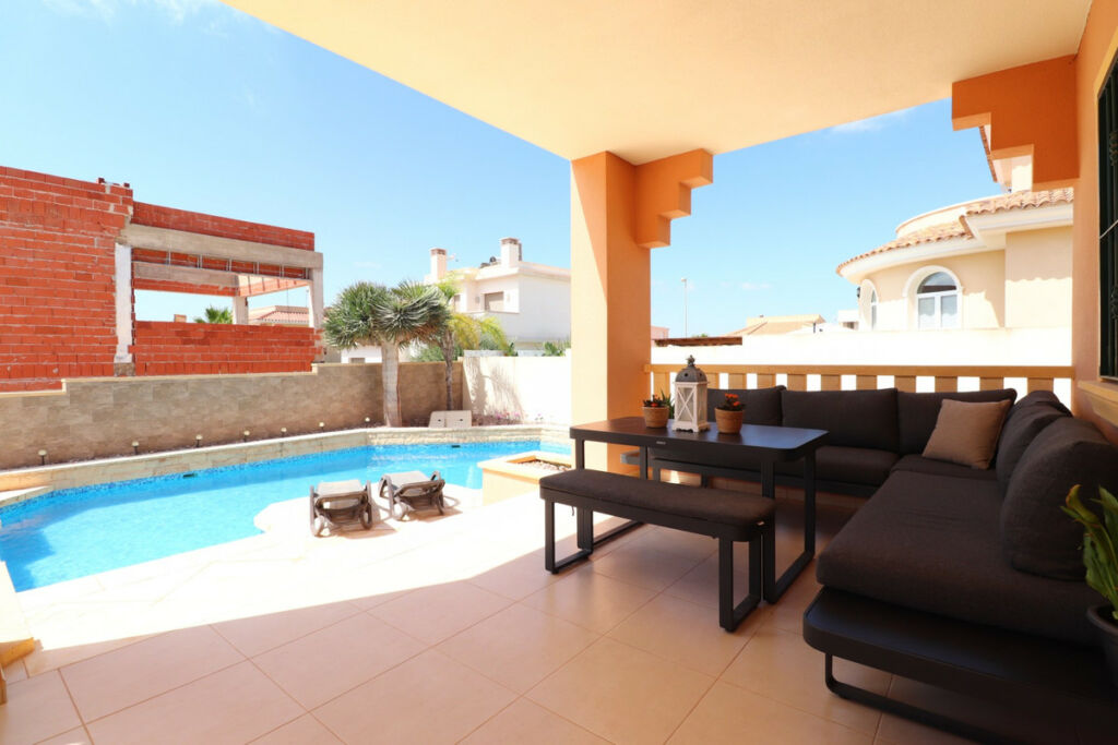 Detached Villa Ciudad Quesada Alicante - image 18