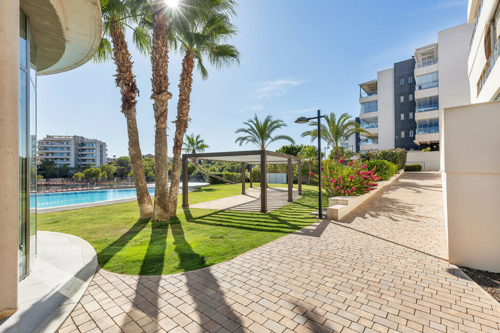 Middle Floor Apartment Villamartin Alicante - image 2