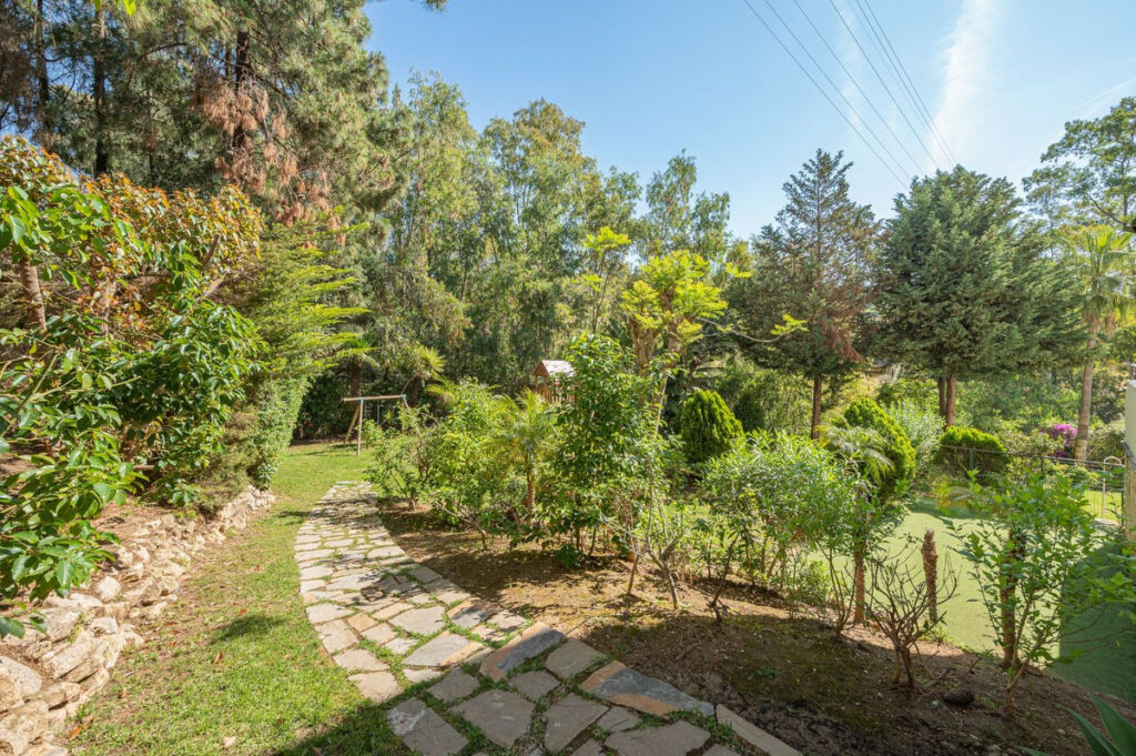 Penthouse Calahonda Málaga - image 22