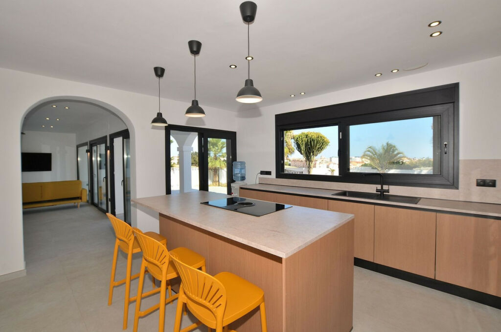 Detached Villa El Coto Málaga - image 18