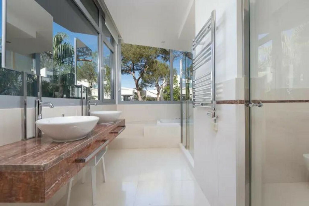 Townhouse Sierra Blanca Málaga - image 18