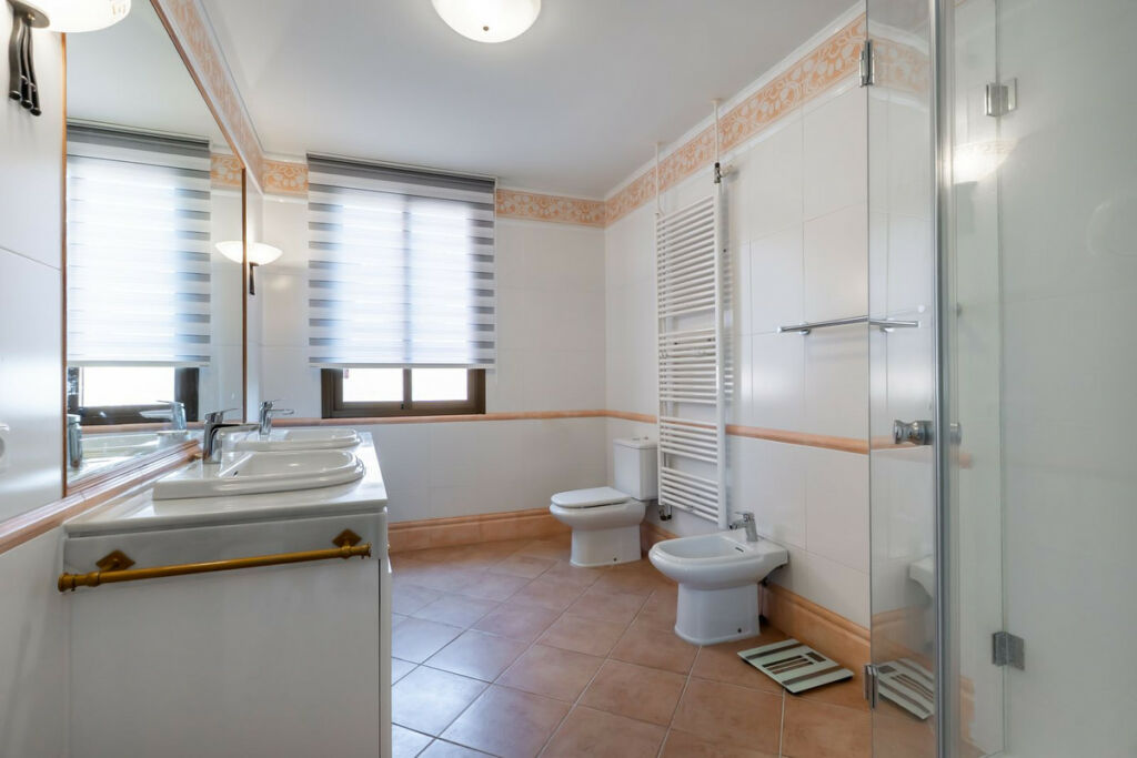 Middle Floor Apartment La Mairena Málaga - image 18