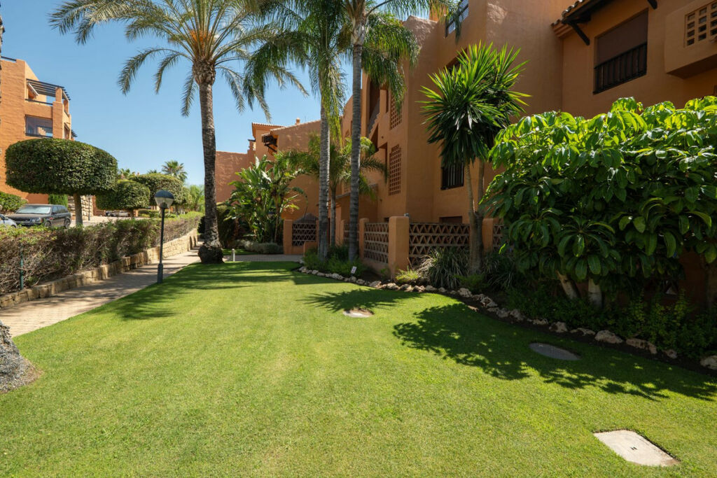 Middle Floor Apartment Benahavís Málaga - image 18