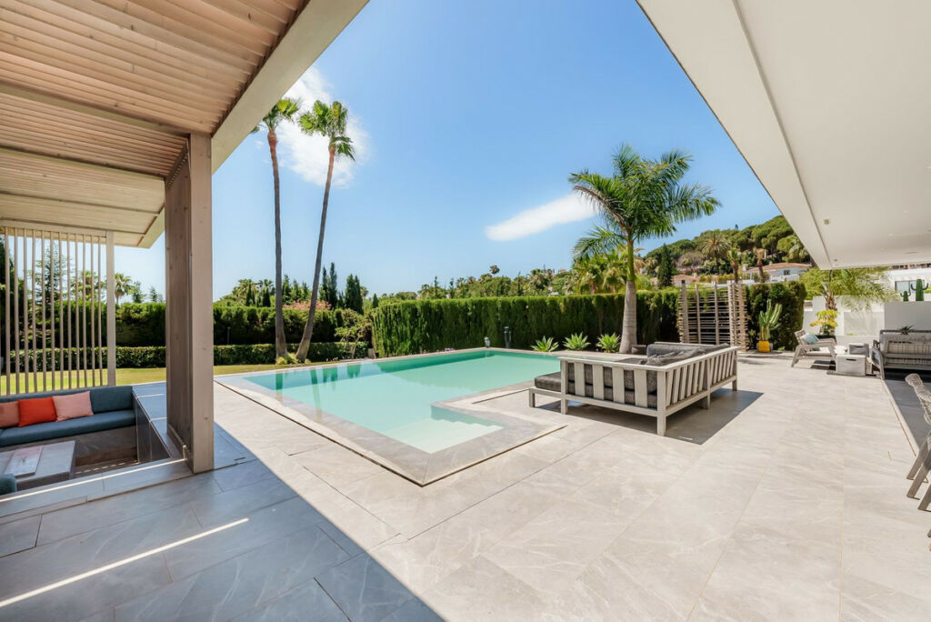 Detached Villa Nueva Andalucía Málaga - image 18