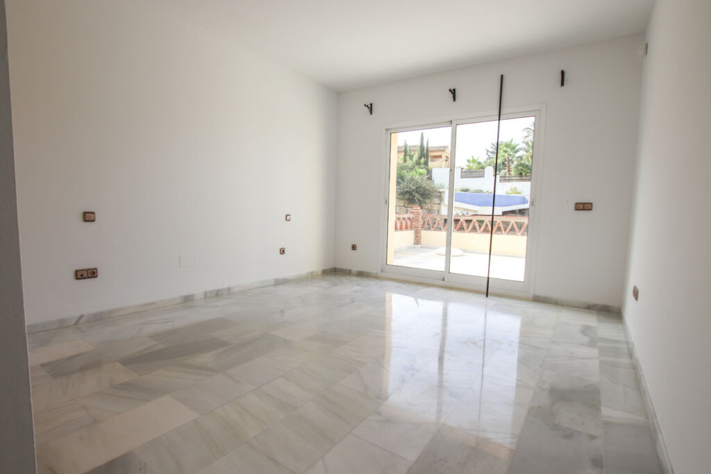Detached Villa El Rosario Málaga - image 18