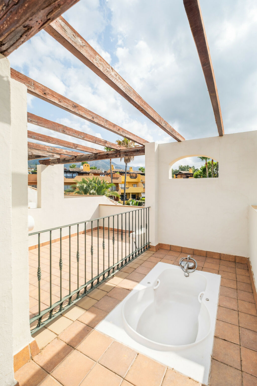 Townhouse Nagüeles Málaga - image 18