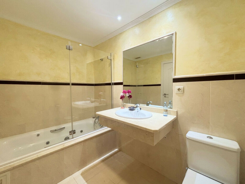 Ground Floor Apartment La Alcaidesa Cádiz - image 18