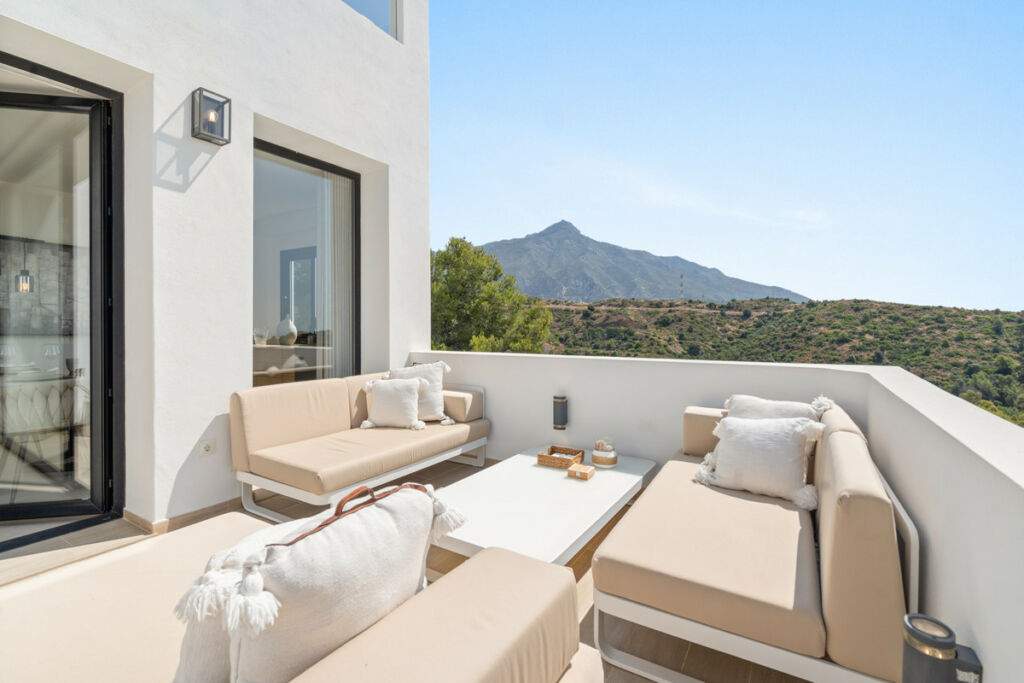 Detached Villa Nueva Andalucía Málaga - image 18