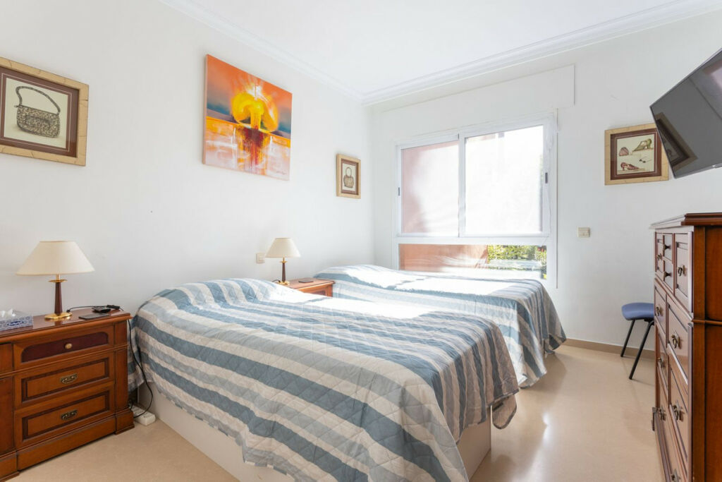 Ground Floor Apartment Puerto Banús Málaga - image 17
