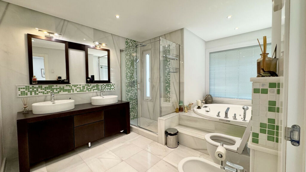 Detached Villa Elviria Málaga - image 18