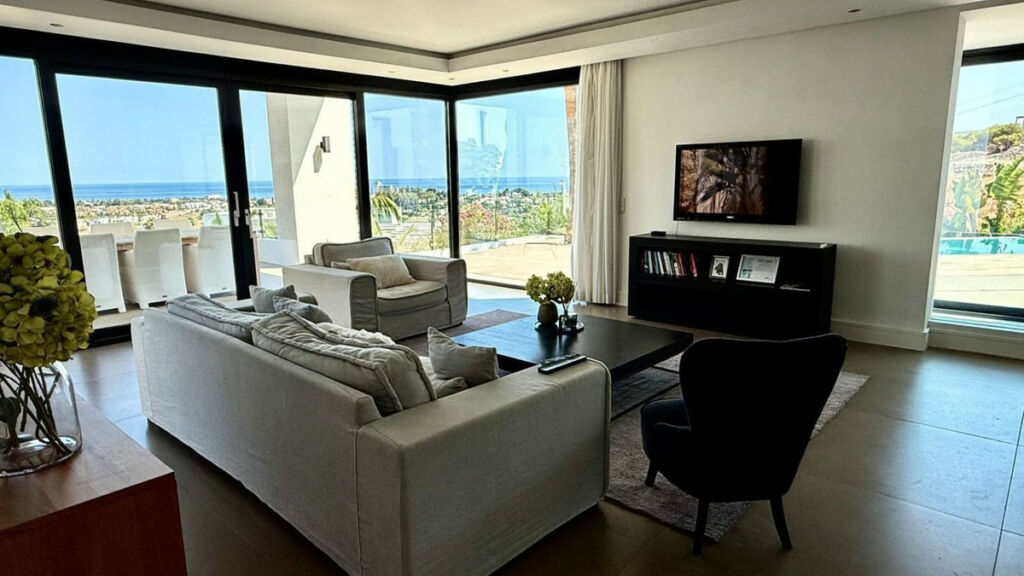 Detached Villa El Paraiso Málaga - image 18