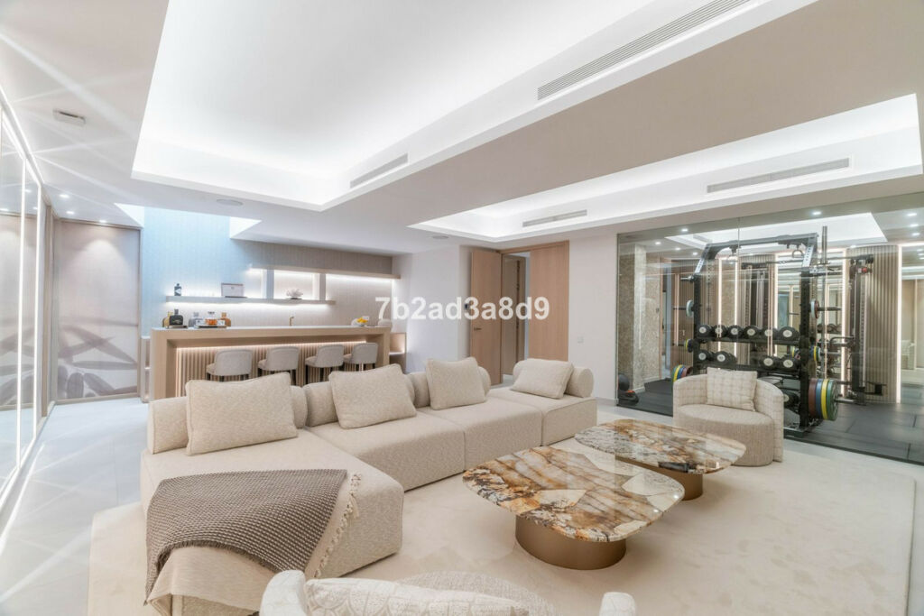 Detached Villa Nueva Andalucía Málaga - image 18