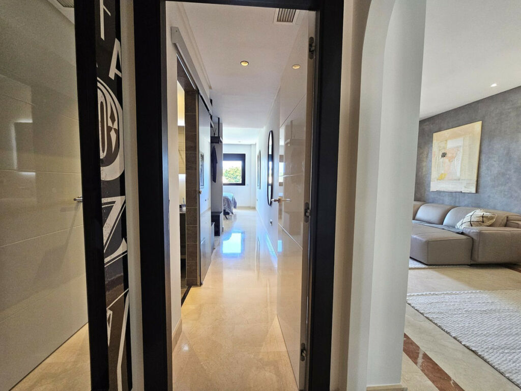 Middle Floor Apartment Puerto Banús Málaga - image 18